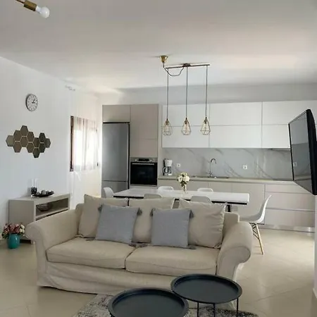 Sunshine Very Close To The Villa *