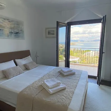 Sunshine Very Close To The Villa