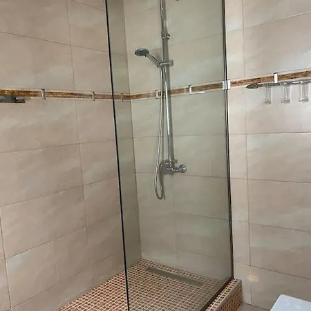 Sunshine Very Close To The Βίλα Λίνδος