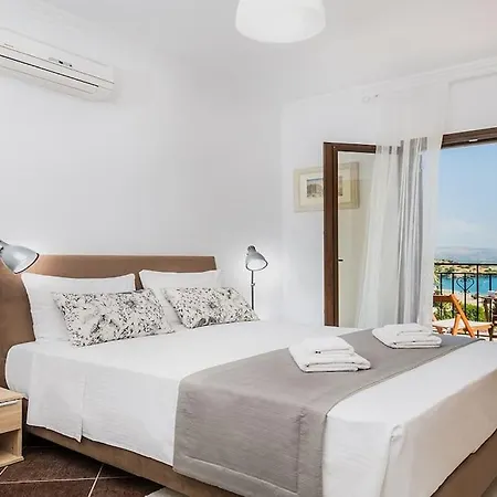 Sunshine Very Close To The Βίλα