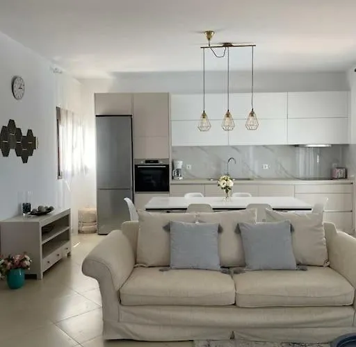 Sunshine Very Close To The Líndos