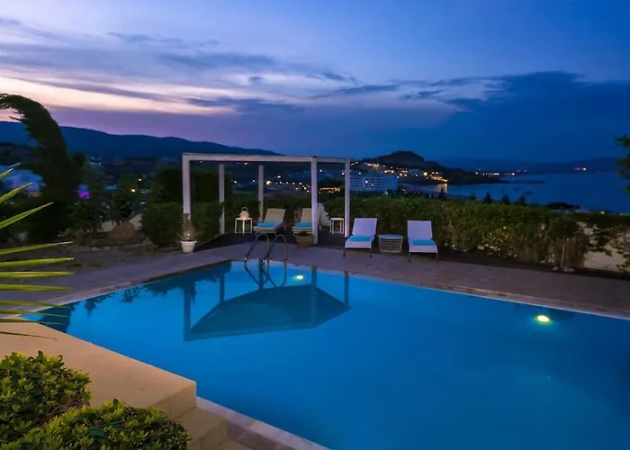 Sunshine Very Close To The Villa *