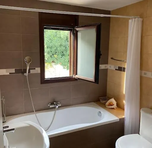 Sunshine Very Close To The Villa *