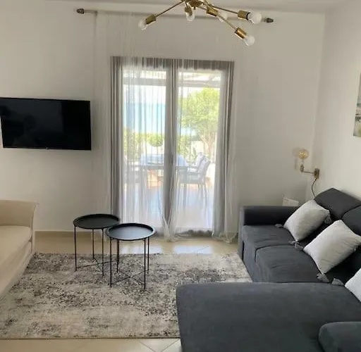 Sunshine Very Close To The Villa