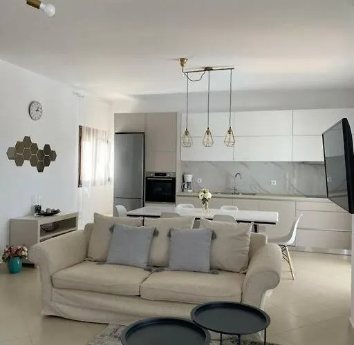 Sunshine Very Close To The Villa *