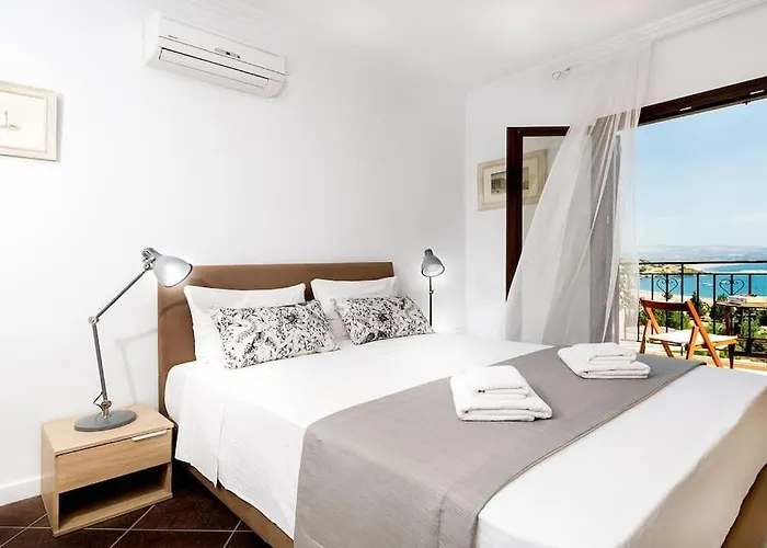 Sunshine Very Close To The Villa Líndos