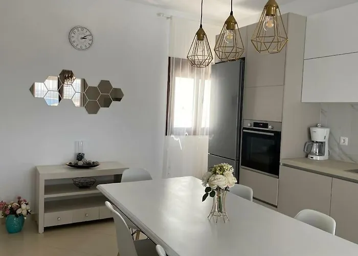 Sunshine Very Close To The Villa *